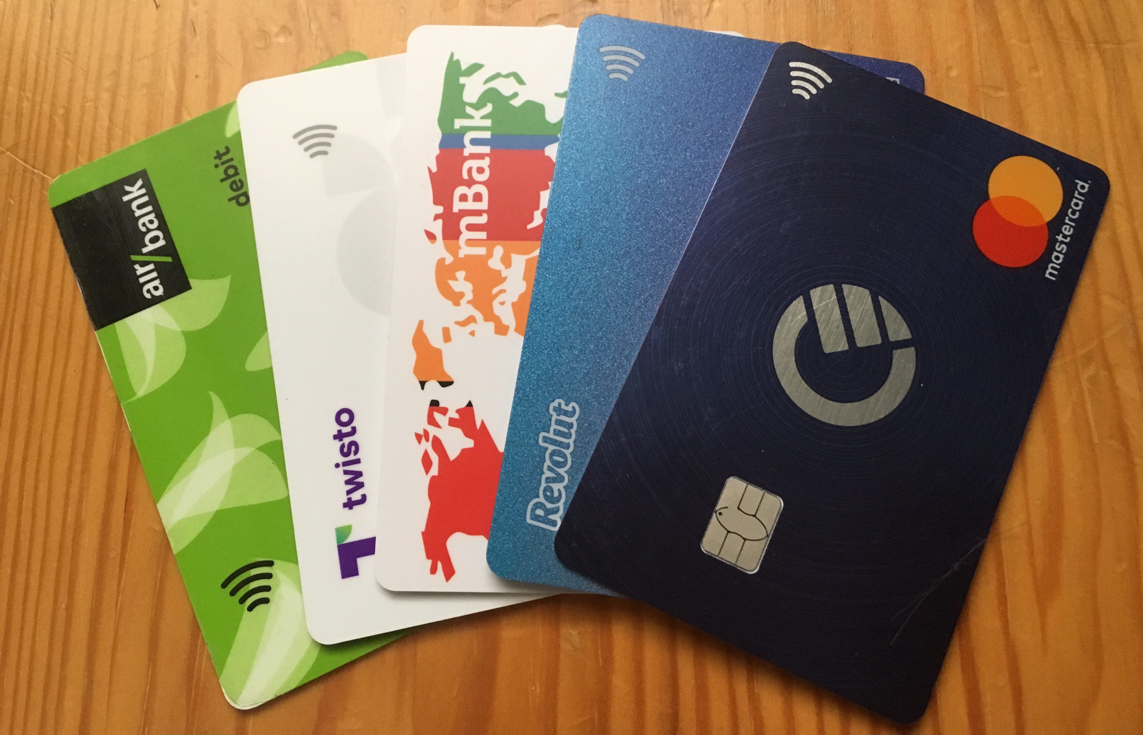 Platební karty Revolut, mKarta Svět, Curve, Twisto a AirBank